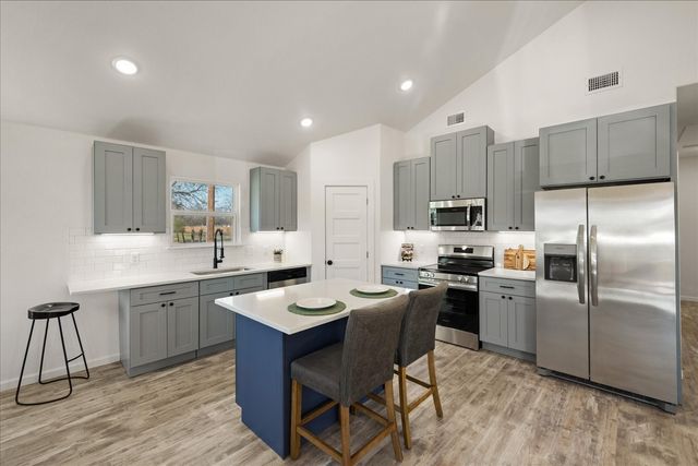 200 Gladys Street, Lone Oak, TX 75453