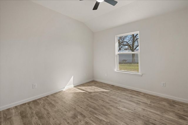 200 Gladys Street, Lone Oak, TX 75453