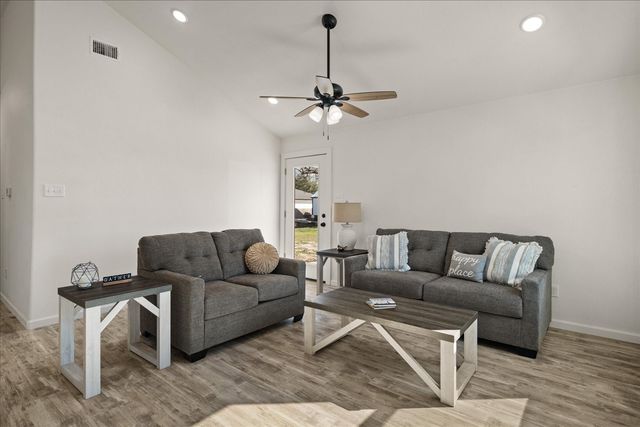 200 Gladys Street, Lone Oak, TX 75453