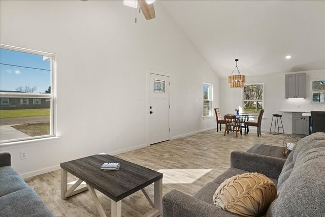 200 Gladys Street, Lone Oak, TX 75453