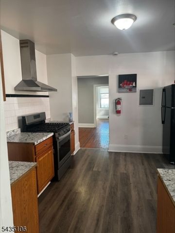 320 Hillside Ave, Hillside Twp., NJ 07205