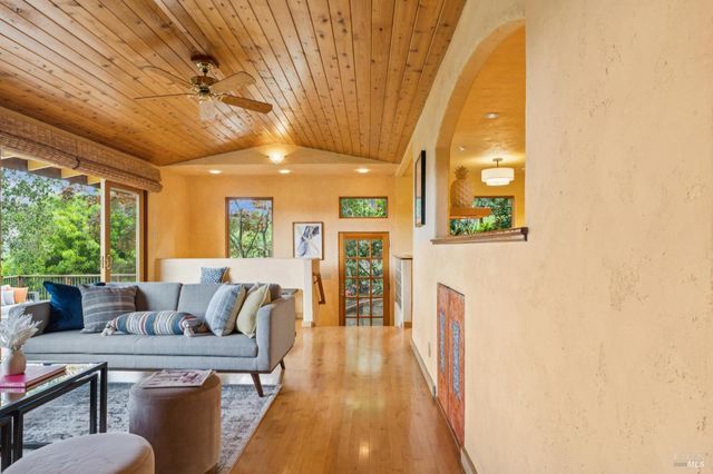 48 Foothill Rd, San Anselmo, CA 94960