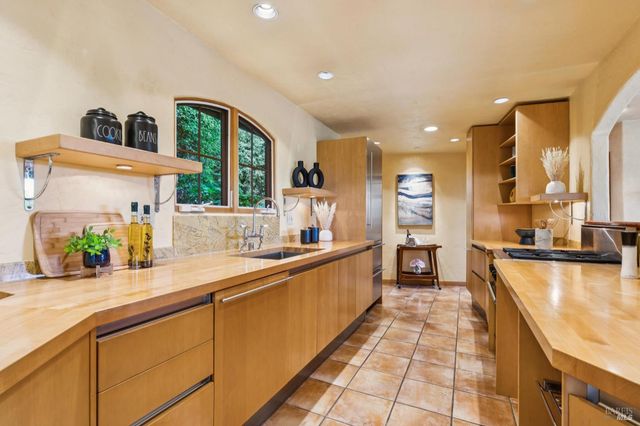 48 Foothill Rd, San Anselmo, CA 94960