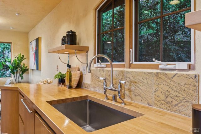 48 Foothill Rd, San Anselmo, CA 94960