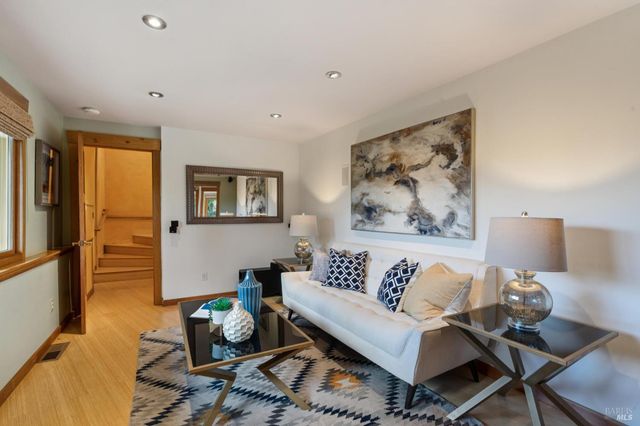 48 Foothill Rd, San Anselmo, CA 94960