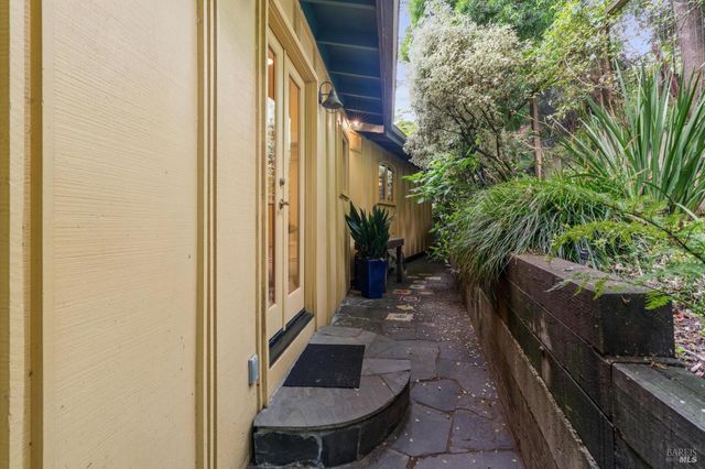 48 Foothill Rd, San Anselmo, CA 94960