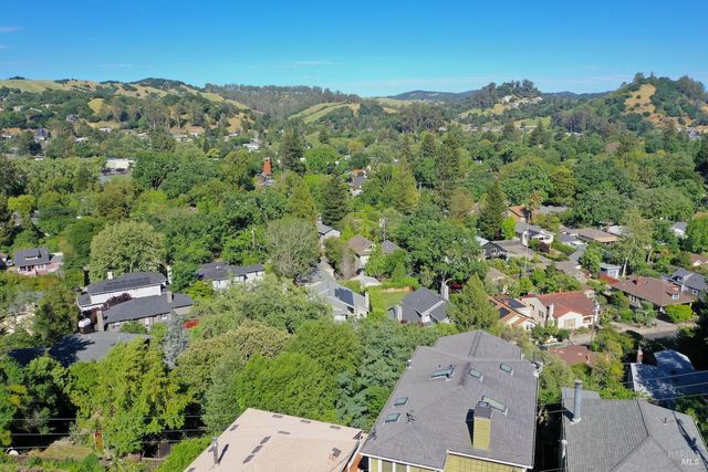 48 Foothill Rd, San Anselmo, CA 94960
