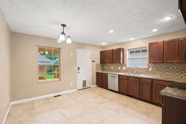 631 S Mahn Avenue, Springfield, MO 65802