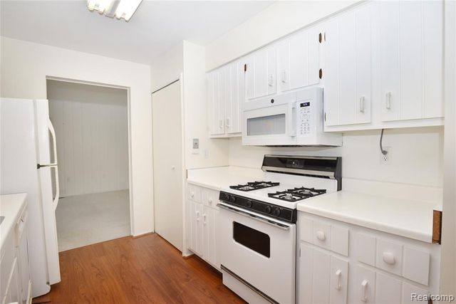 1938 Torquay Avenue, Royal Oak, MI 48073