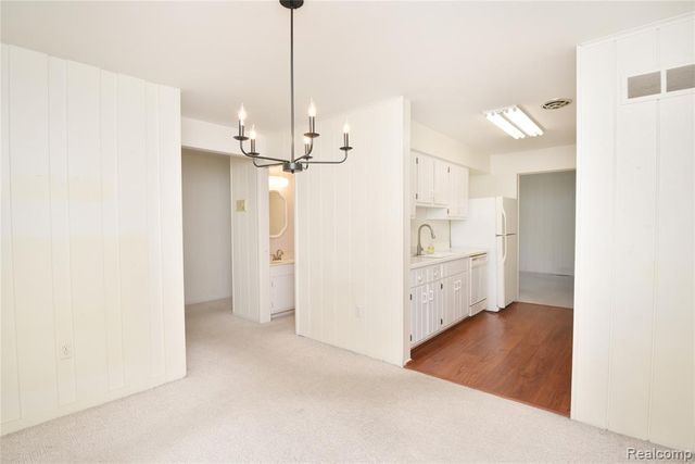 1938 Torquay Avenue, Royal Oak, MI 48073