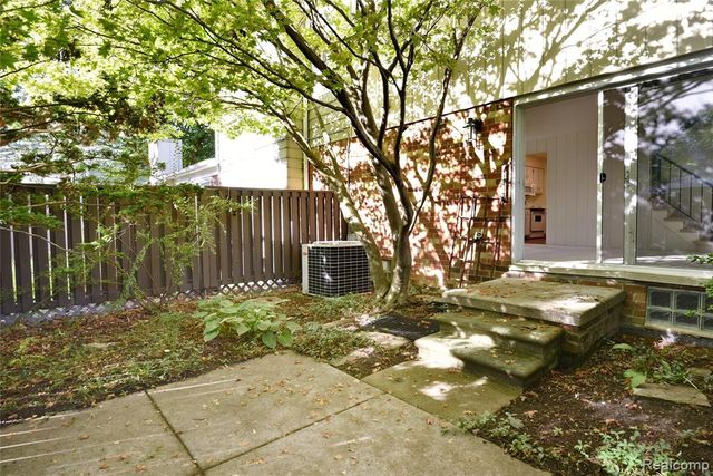 1938 Torquay Avenue, Royal Oak, MI 48073