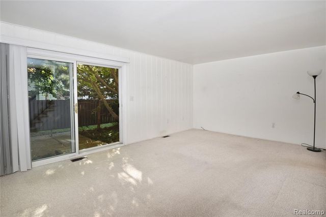 1938 Torquay Avenue, Royal Oak, MI 48073