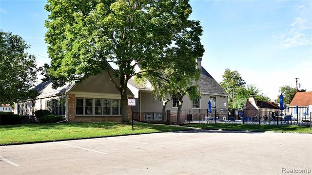 1938 Torquay Avenue, Royal Oak, MI 48073
