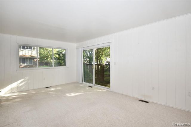 1938 Torquay Avenue, Royal Oak, MI 48073