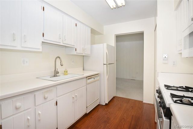 1938 Torquay Avenue, Royal Oak, MI 48073
