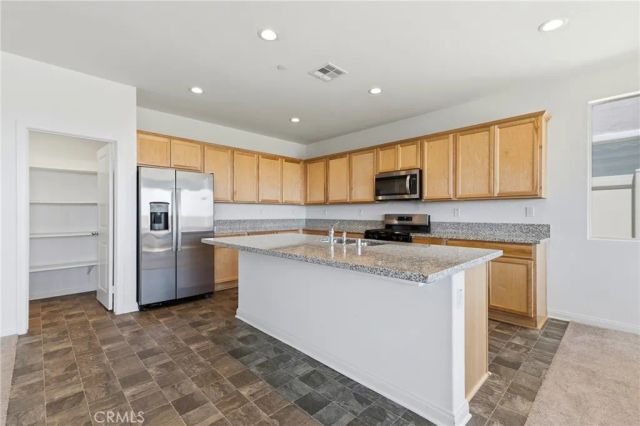711 Ballesteros, Perris, CA 92571