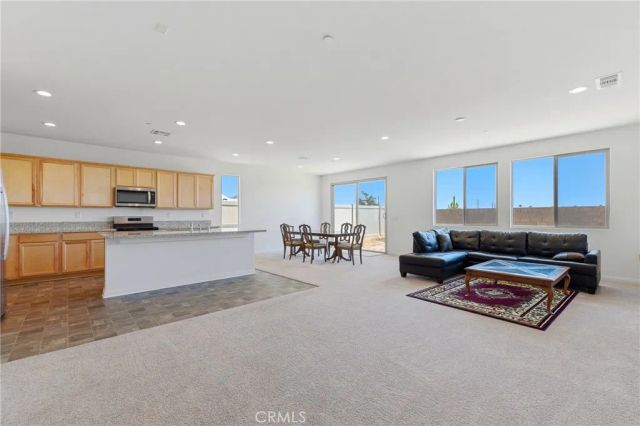 711 Ballesteros, Perris, CA 92571