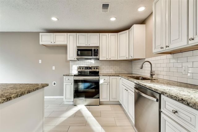 930 Thorton Drive, Cedar Hill, TX 75104