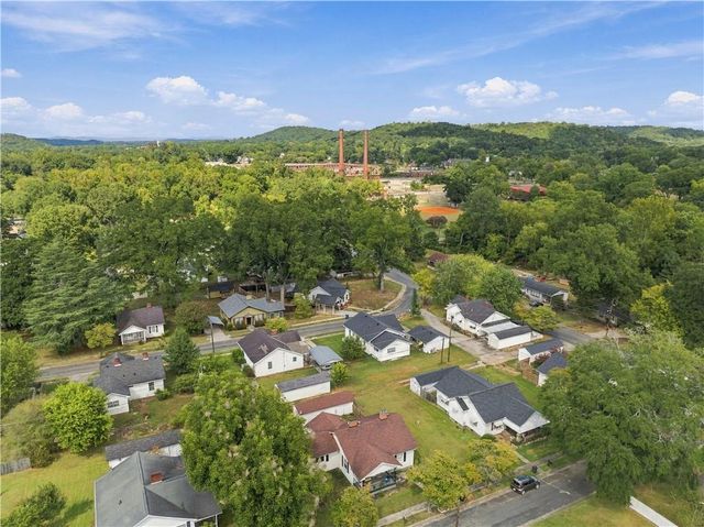 5 S 4th Street, Lindale, GA 30147