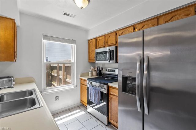 212 Greenfield CRES, Suffolk, VA 23434