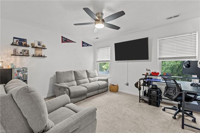212 Greenfield CRES, Suffolk, VA 23434