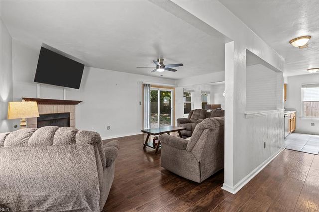212 Greenfield CRES, Suffolk, VA 23434
