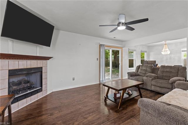 212 Greenfield CRES, Suffolk, VA 23434