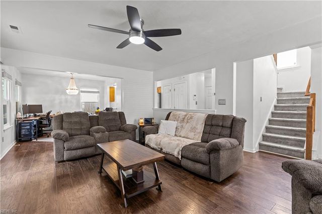 212 Greenfield CRES, Suffolk, VA 23434
