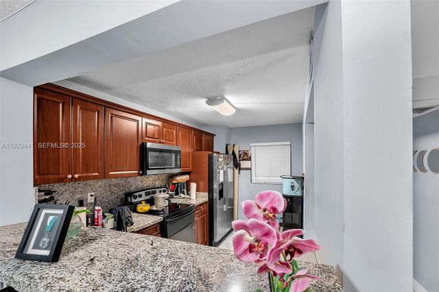 9000 NW 28th Dr 1-207, Coral Springs, FL 33065