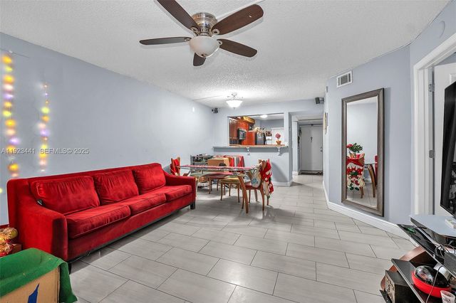 9000 NW 28th Dr 1-207, Coral Springs, FL 33065