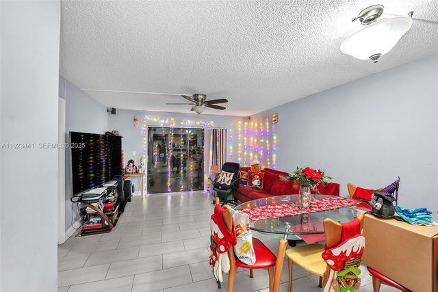 9000 NW 28th Dr 1-207, Coral Springs, FL 33065