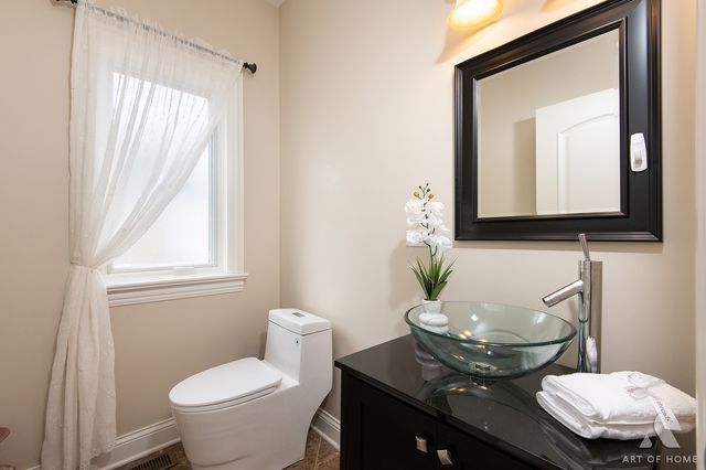 3456 N Pioneer Avenue, Chicago, IL 60634