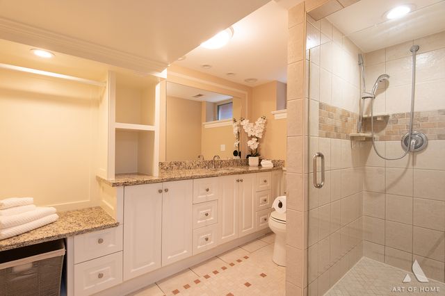 3456 N Pioneer Avenue, Chicago, IL 60634
