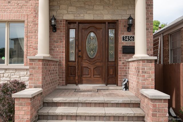 3456 N Pioneer Avenue, Chicago, IL 60634
