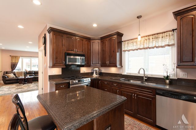 3456 N Pioneer Avenue, Chicago, IL 60634