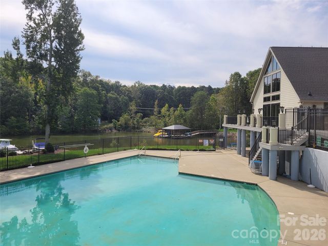 6859 Lakecrest Court, Denver, NC 28037