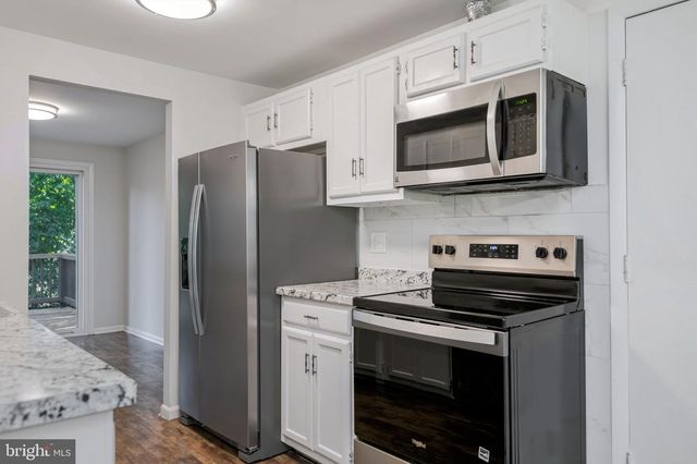 7807 FREEHOLLOW DR, Falls Church, VA 22042