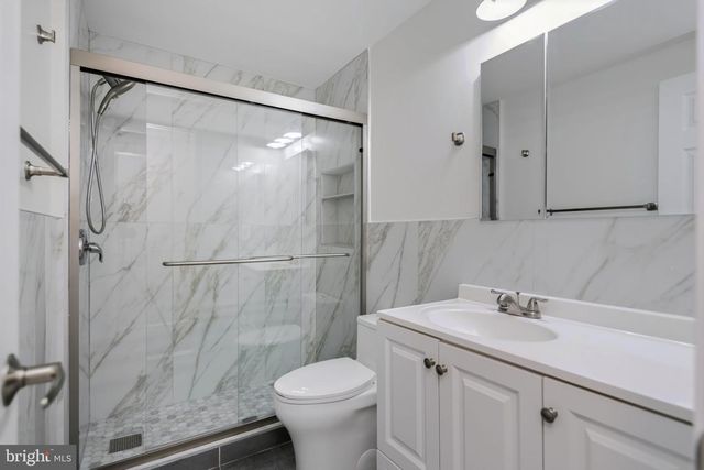 7807 FREEHOLLOW DR, Falls Church, VA 22042