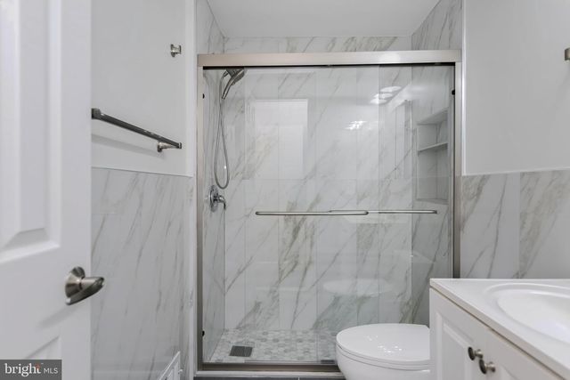 7807 FREEHOLLOW DR, Falls Church, VA 22042