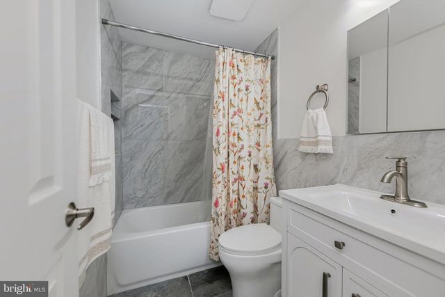 7807 FREEHOLLOW DR, Falls Church, VA 22042