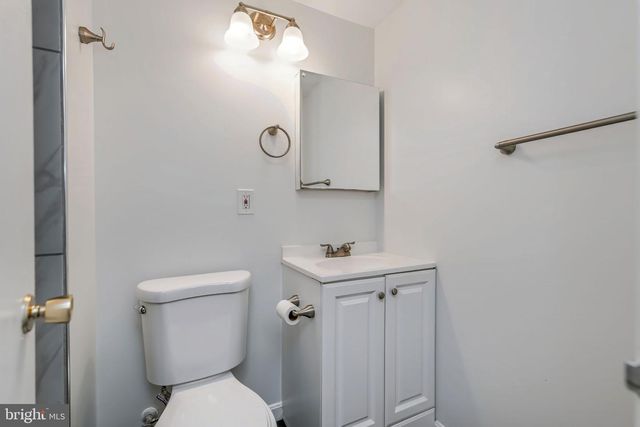 7807 FREEHOLLOW DR, Falls Church, VA 22042