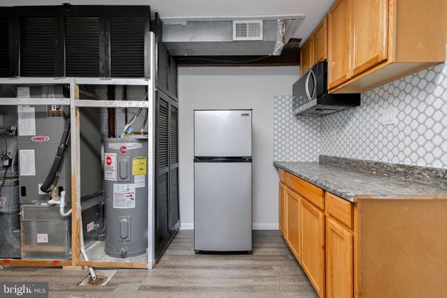 7807 FREEHOLLOW DR, Falls Church, VA 22042