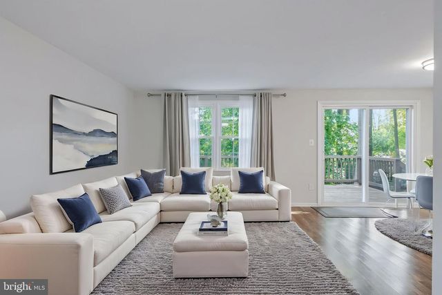 7807 FREEHOLLOW DR, Falls Church, VA 22042