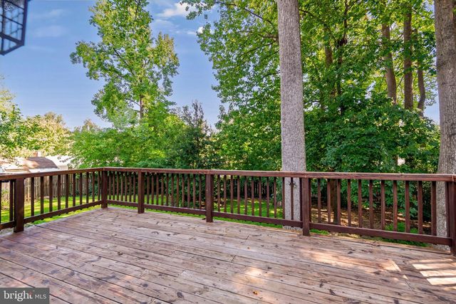 7807 FREEHOLLOW DR, Falls Church, VA 22042