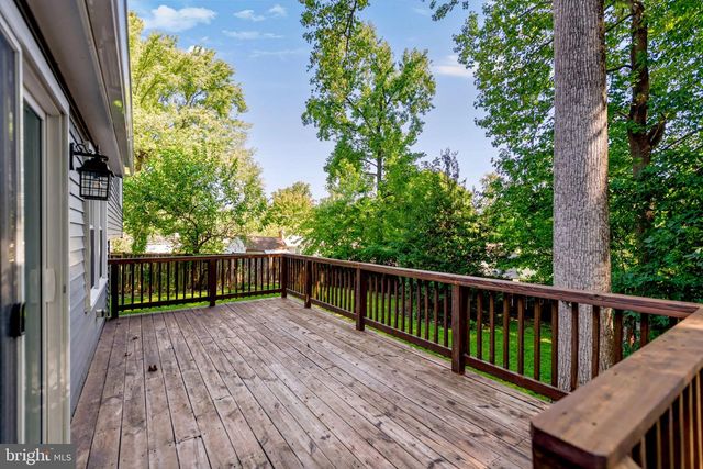 7807 FREEHOLLOW DR, Falls Church, VA 22042