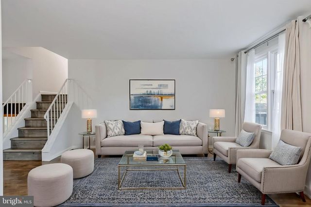 7807 FREEHOLLOW DR, Falls Church, VA 22042