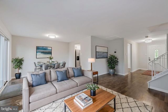 7807 FREEHOLLOW DR, Falls Church, VA 22042