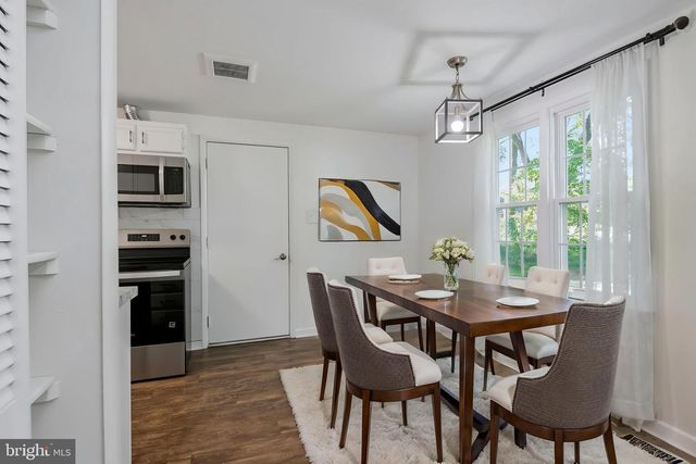 7807 FREEHOLLOW DR, Falls Church, VA 22042