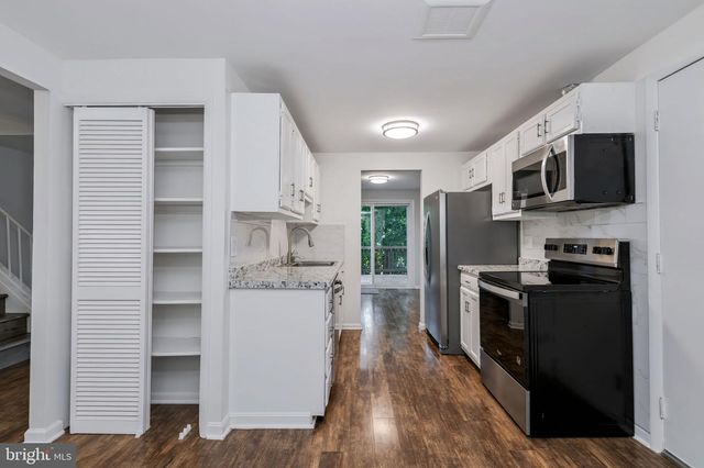 7807 FREEHOLLOW DR, Falls Church, VA 22042