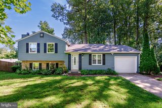 7807 FREEHOLLOW DR, Falls Church, VA 22042